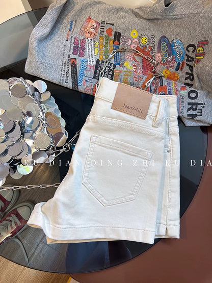 High-quality denim shorts for women, new summer style, casual and elegant, hip-hugging, slimming, versatile, Korean style, makes legs look longer.