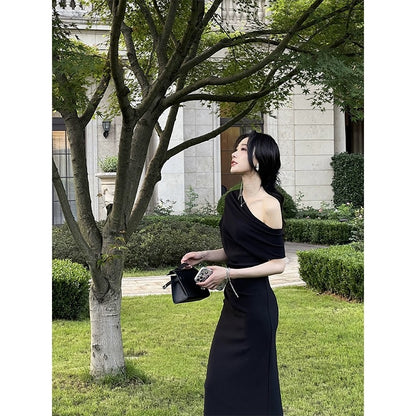 Swing collar, slanted shoulders, off-shoulders, sexy mid-length, irregular waist, hip-hugging pleated dress, women's summer wear
