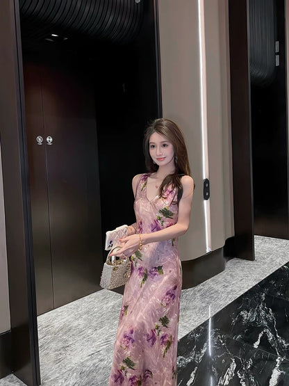 French-style sleeveless V-neck rayon dress—2026 summer new arrival; a sophisticated, waist-cinching, and slimming maxi dress perfect for vacations.