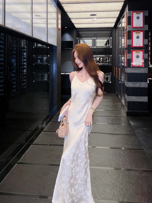 Lu Gaogao "Light Sequence" Series: French-style V-neck acetate satin camisole dress—a new summer long dress for work or casual wear.