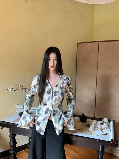 New Chinese style V-neck long-sleeved shirt for women spring 2024 new style design temperament bell-sleeved waist hot girl top