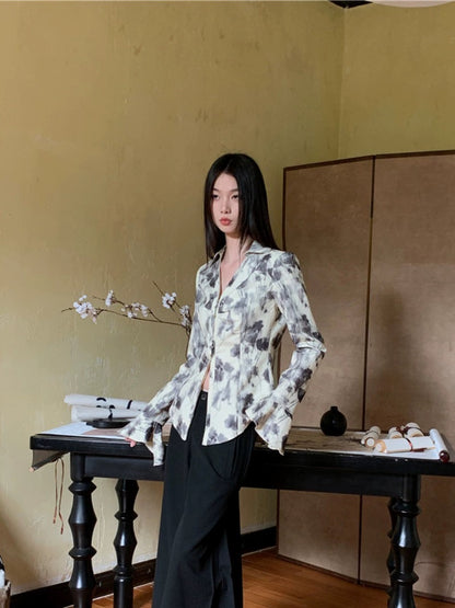 New Chinese style V-neck long-sleeved shirt for women spring 2024 new style design temperament bell-sleeved waist hot girl top