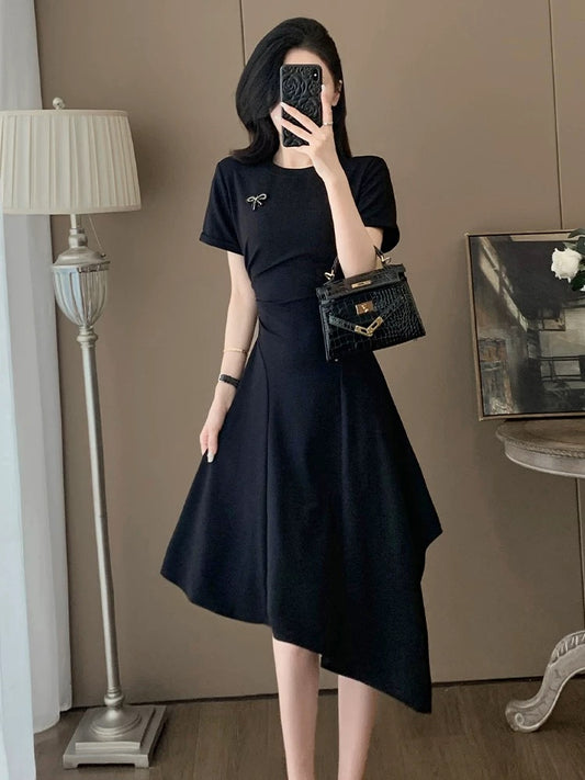 Black round neck short sleeve irregular dress 2025 summer new style advanced pleated waist slimming mid-length skirt