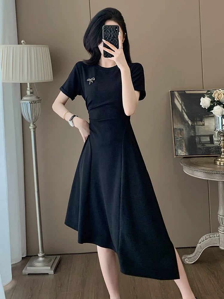 Black round neck short sleeve irregular dress 2025 summer new style advanced pleated waist slimming mid-length skirt
