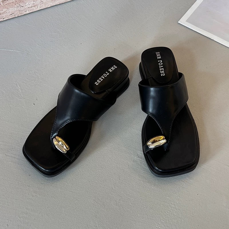 Jiabu fake slippers for women summer outdoor wear 2025 new summer super hot French style with skirt flip flops wedge heel sandals