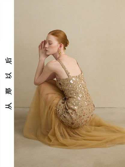 Since then, French-style halter neck birthday dresses, suspender dresses, evening gowns, beach heiresses, and summer outfits for women have been popular.