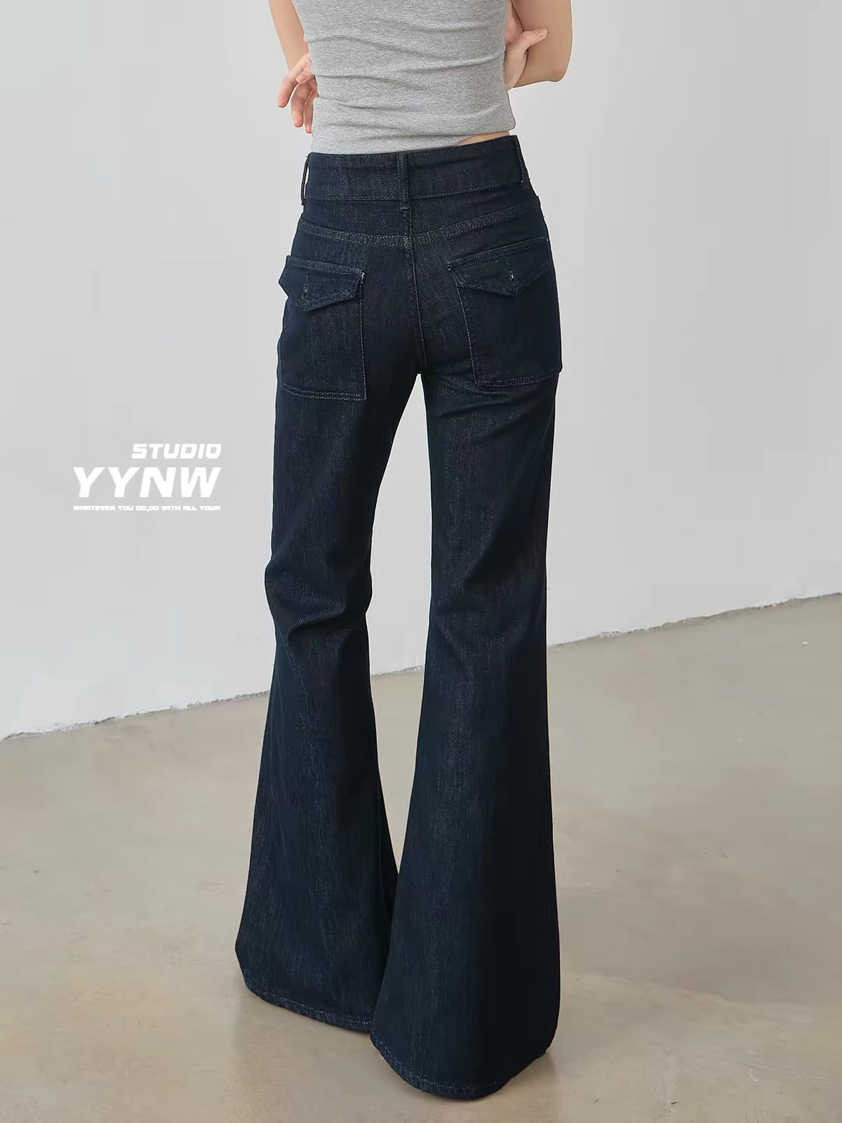 Women's Raw Denim Stretch Micro-Flare Jeans (2026 New Style): Slim-fitting, flattering, and versatile with a beautiful drape; features a bootcut/horseshoe silhouette that doesn't cling to the legs.