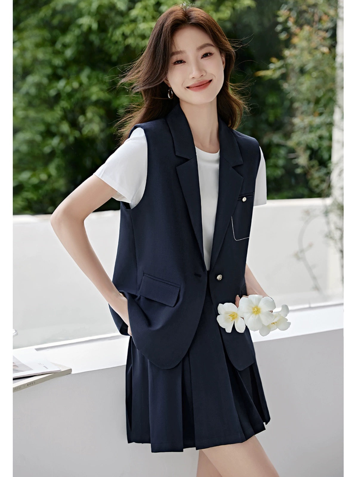 Mohan Yimei Pleasure Workplace Commuting Premium Pleated Skirt and Suit Vest Set 2024 Summer New Set