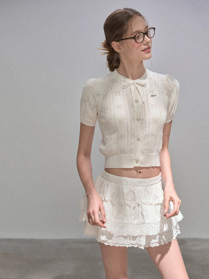 "Narrative Realm" White Short-Sleeve Knit T-Shirt with Bow Tie, Off-Shoulder Design, Summer Crop Top, Off-Shoulder Cutout Top