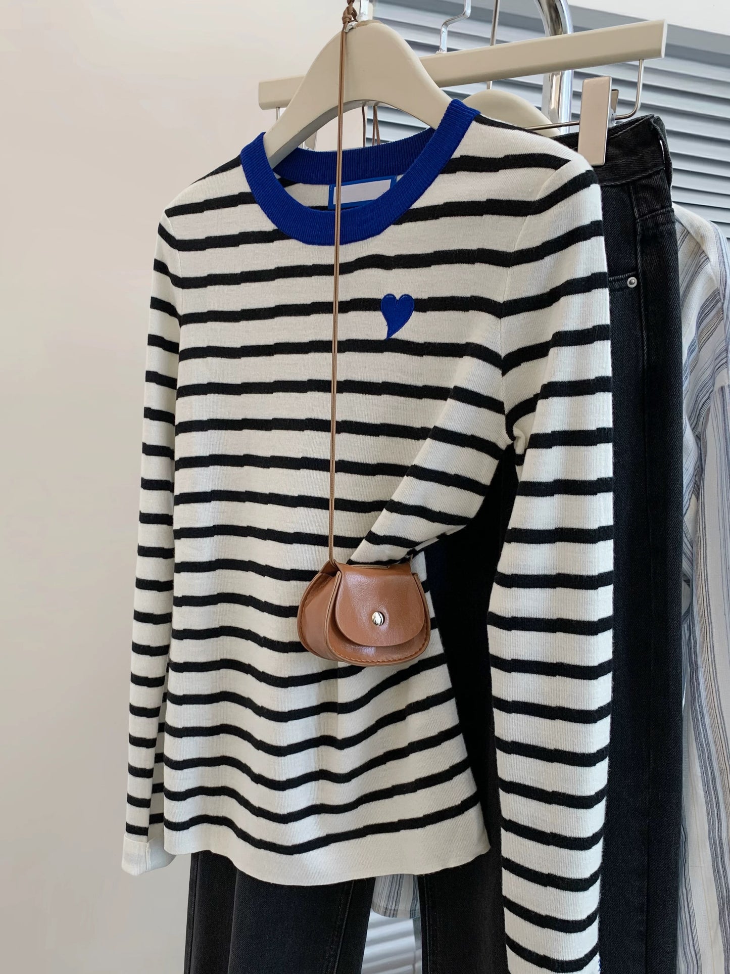 Black and white striped straight shoulder long-sleeved sweater for women in early autumn design niche slim fit knitted bottoming shirt top