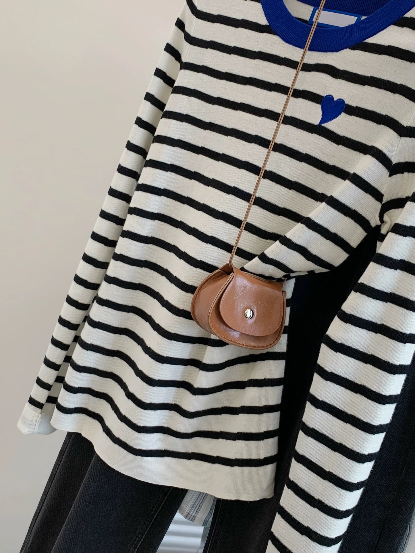 Black and white striped straight shoulder long-sleeved sweater for women in early autumn design niche slim fit knitted bottoming shirt top