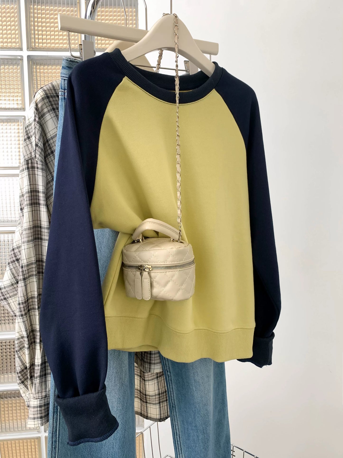 American retro yellow raglan hoodless pullover sweatshirt for women in early autumn design niche round neck straight shoulder top
