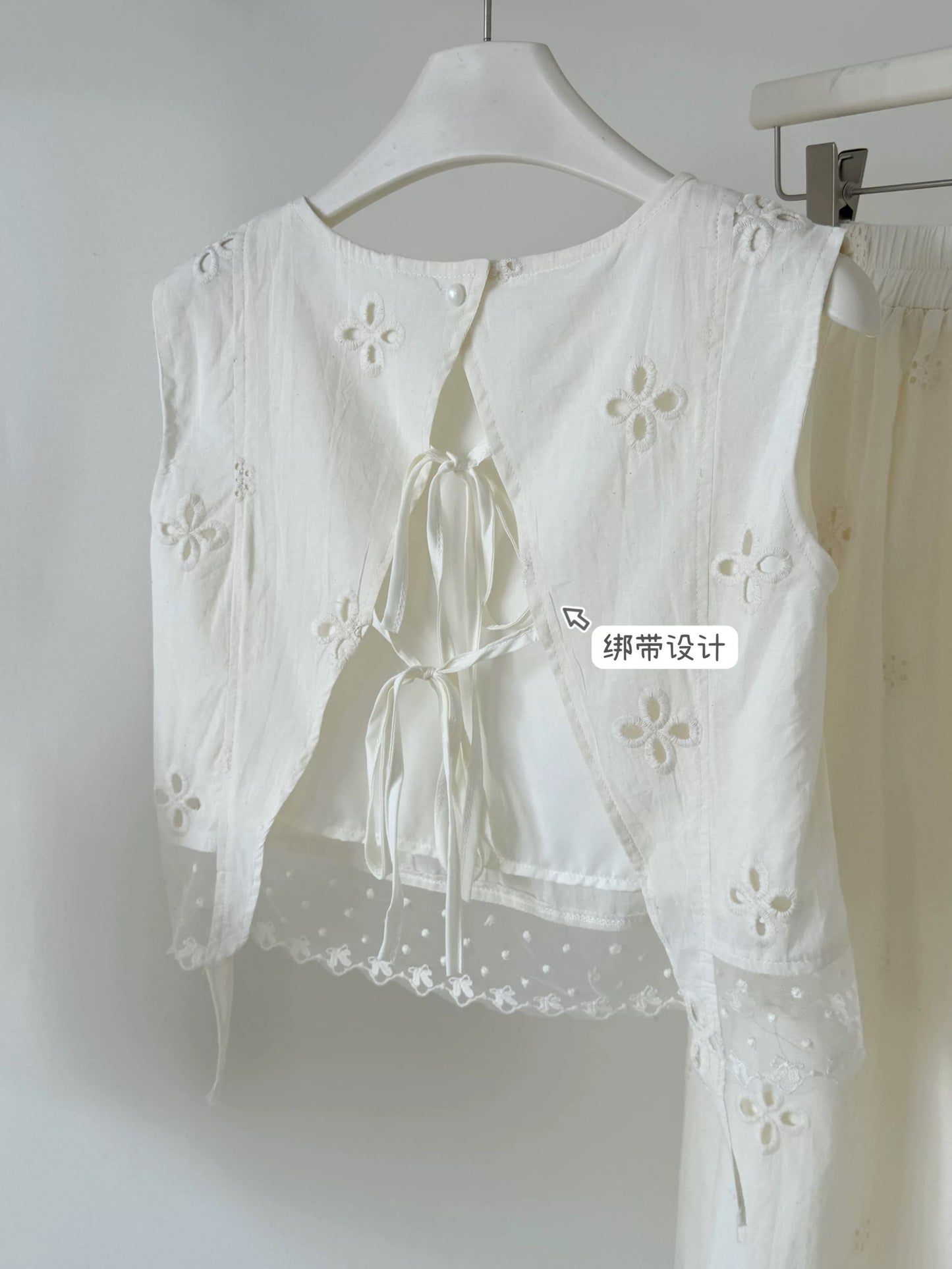 Summer new style small sleeveless top hollow embroidery backless strap vest + A-line skirt skirt suit female