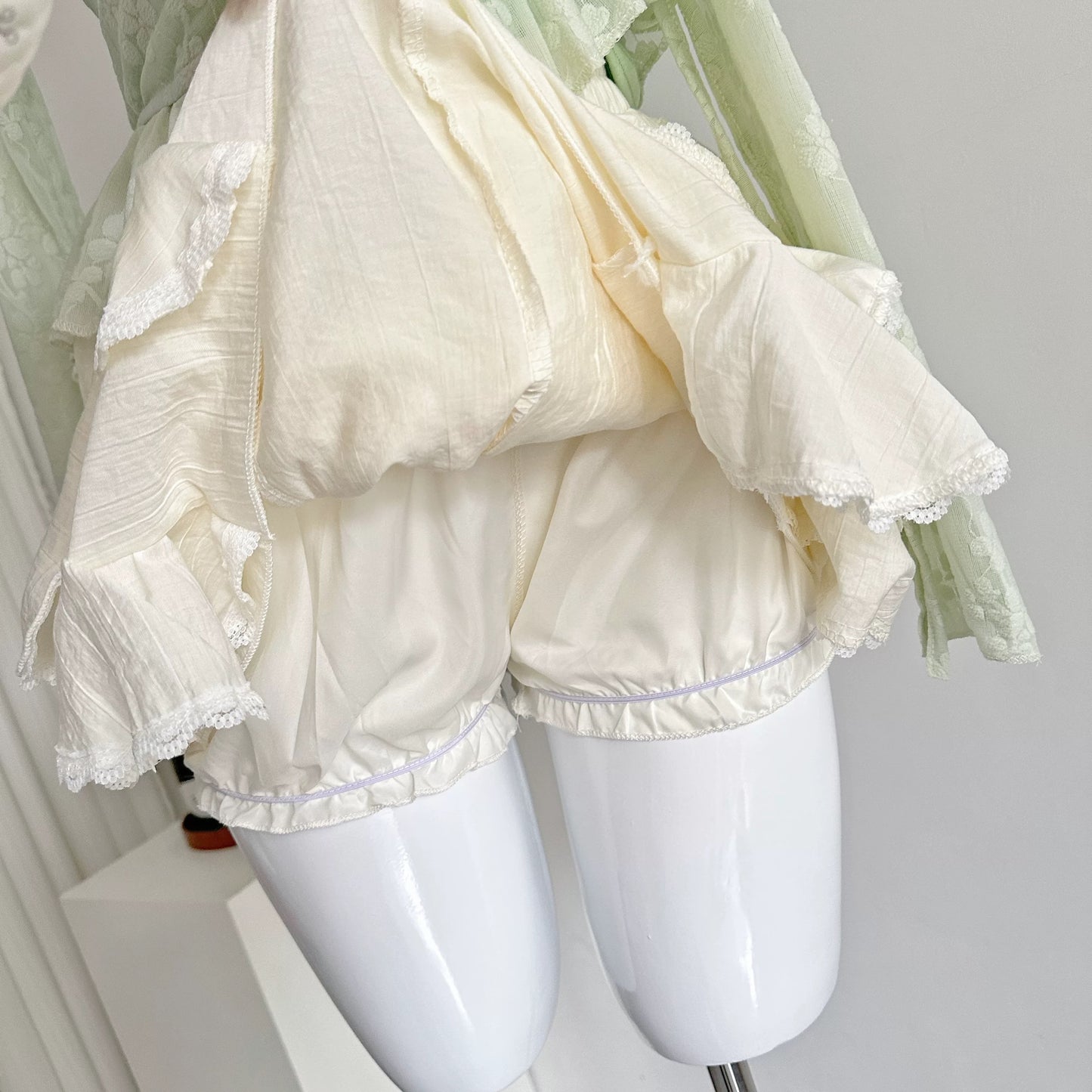 Youni homemade Qingwu Nishang summer sweet slim long-sleeved lace hollow blouse suspenders skirt