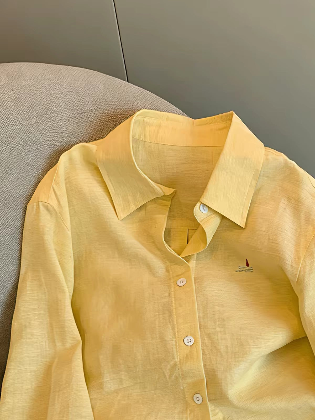 "Old Money" aesthetic: a minimalist yellow long-sleeved collared shirt for women, perfect for spring and autumn—featuring a relaxed, effortless, and loose fit that doubles as a light shirt-jacket.