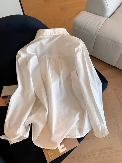 Japanese-style minimalist-chic long-sleeve shirt for women, featuring a cute cartoon bear, Polo collar, and a simple, loose, versatile design—perfect for spring and autumn.