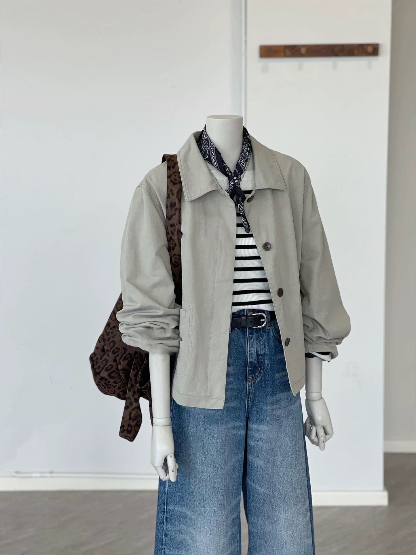 CHAO-level recommendation! Top autumn outfit ~ Korean style light gray lapel short outdoor casual sports windbreaker jacket