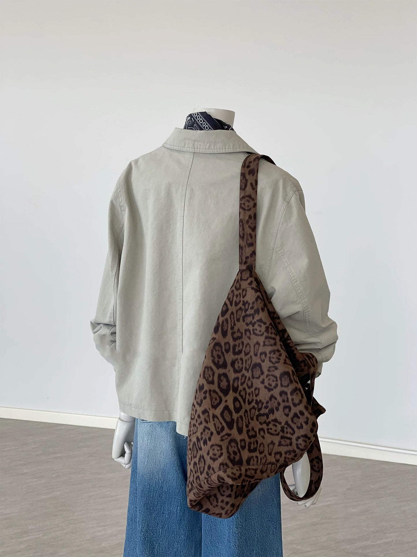 CHAO-level recommendation! Top autumn outfit ~ Korean style light gray lapel short outdoor casual sports windbreaker jacket