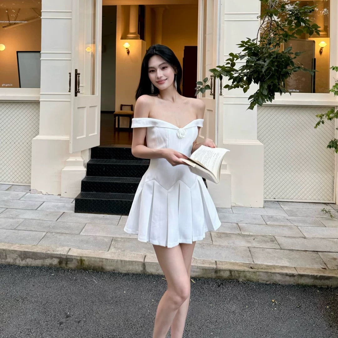 【JINGGUO Luxury】Niche Design French Off-Shoulder Elegant Strapless Pleated Waist-Defining Dress 7427