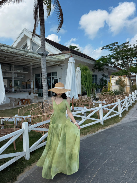 Wu Lingling's "Forest Whispers" French V-neck tie-dye print waist-cinching suspender dress - summer vacation maxi dress