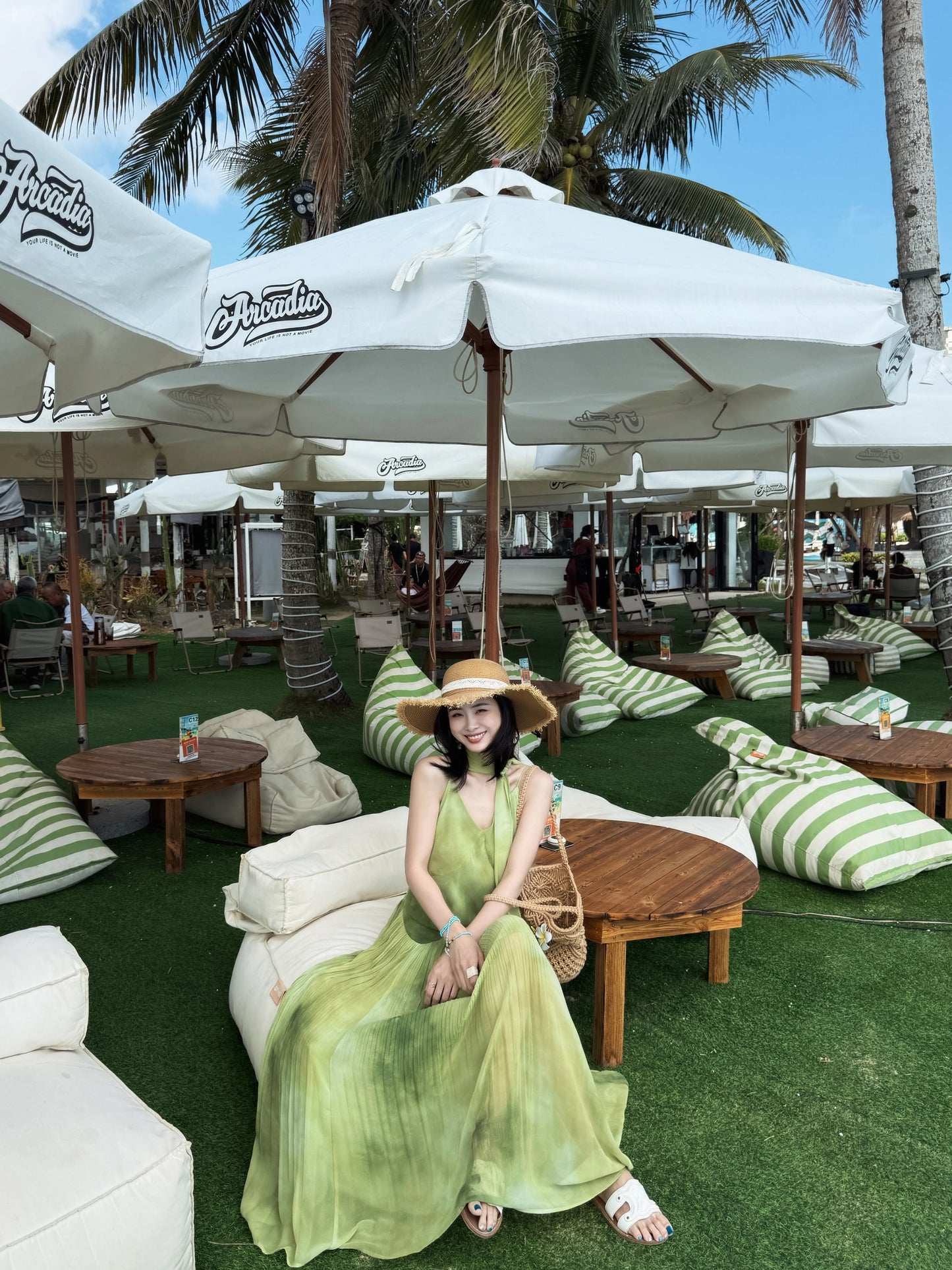 Wu Lingling's "Forest Whispers" French V-neck tie-dye print waist-cinching suspender dress - summer vacation maxi dress
