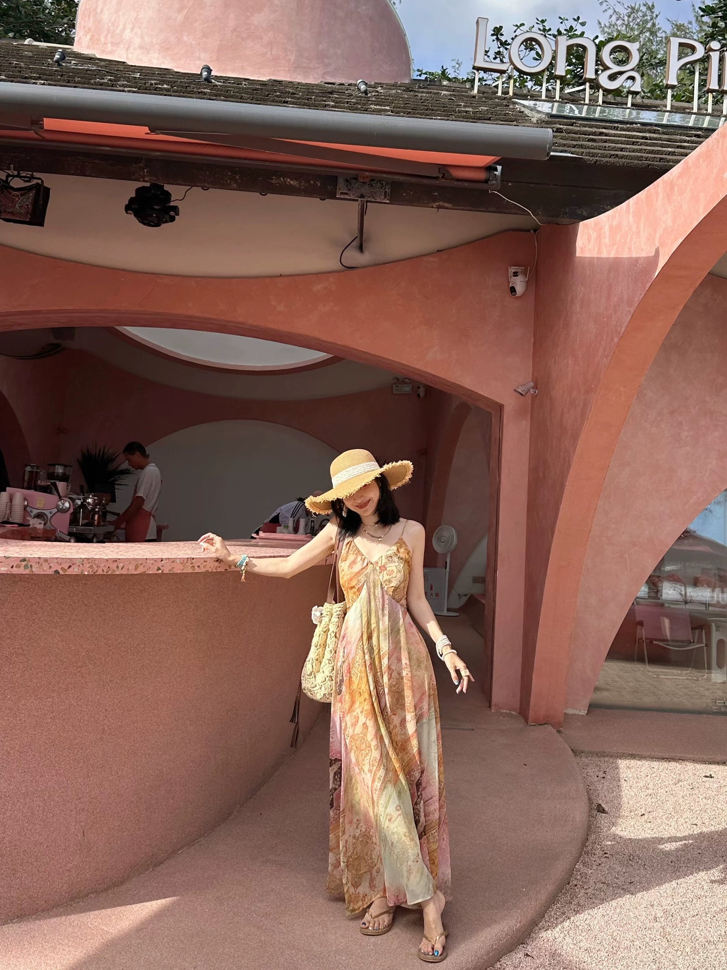 Wu Lingling's Bohemian-inspired resort-style V-neck sundress/beach sundress