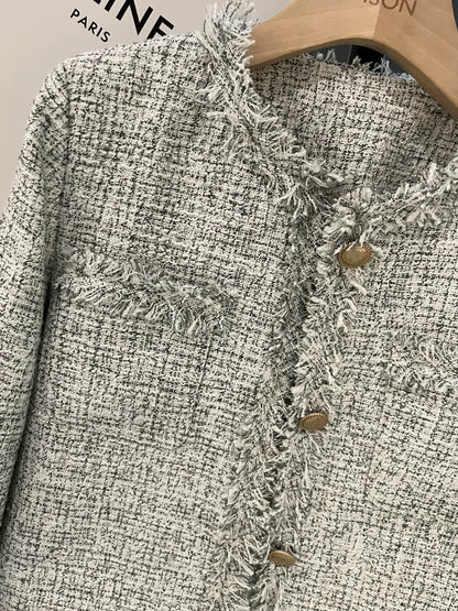 Beige small fragrant style age-reducing high-end coat feminine temperament small short woolen 2023 autumn and winter new style