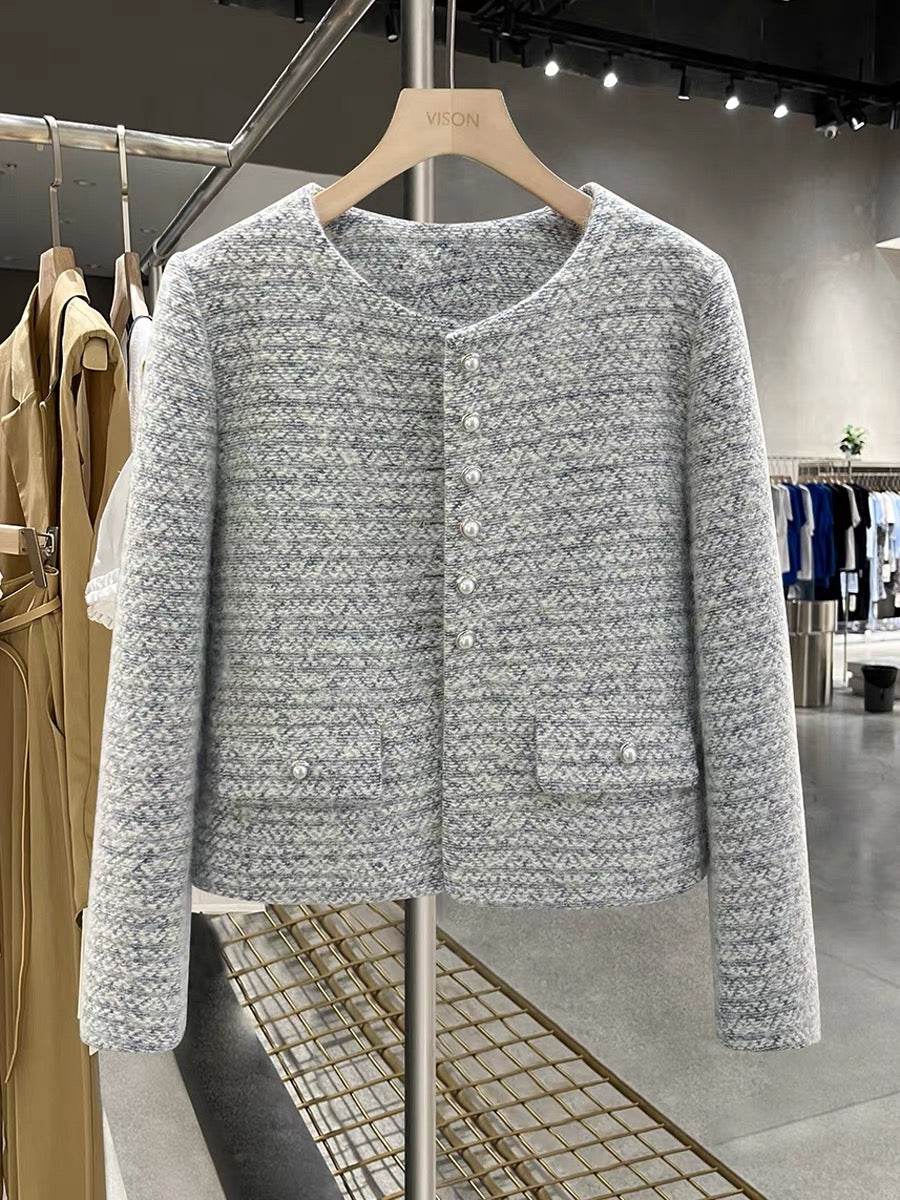 Elegant and refined grey down-lined-style jacket for women, 2025 new winter style, simple pearl button short top.