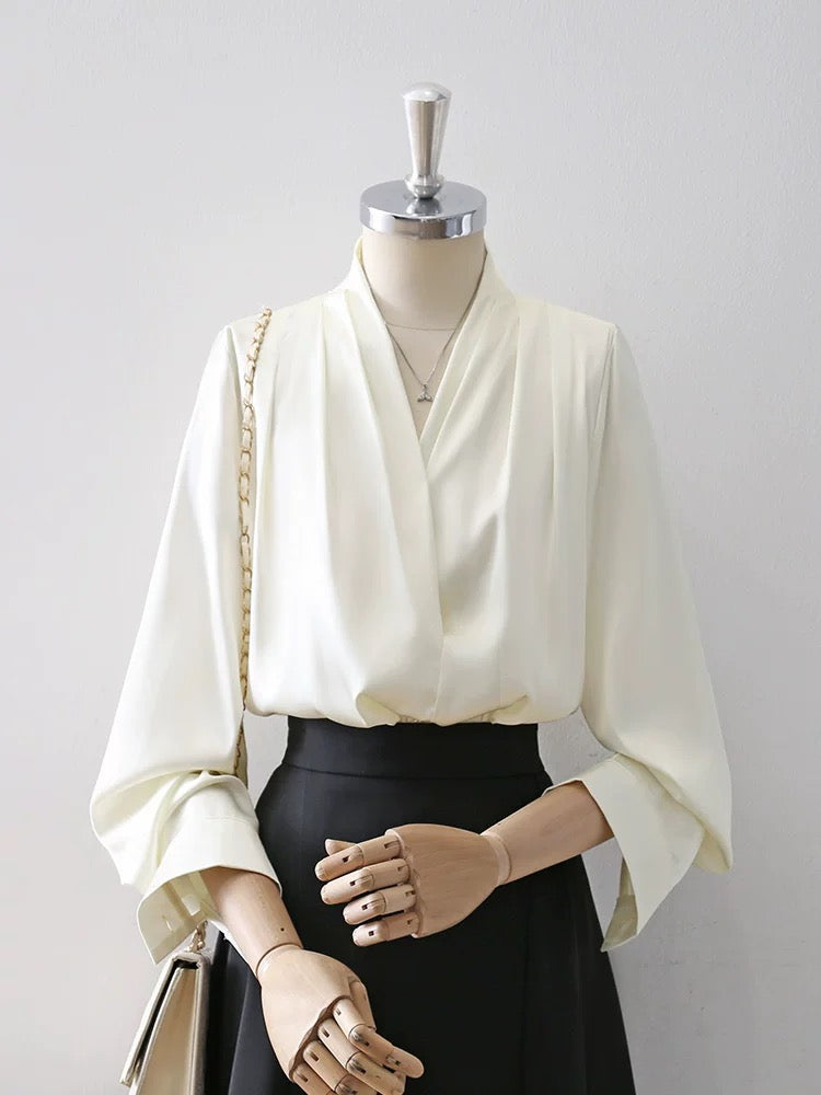 Drape satin apricot high-end shirt women's long sleeve 2025 spring and autumn niche V-neck design sense professional shirt