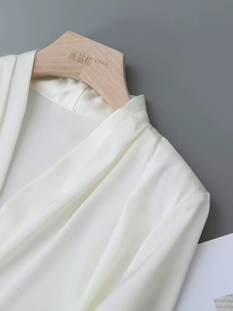 Drape satin apricot high-end shirt women's long sleeve 2025 spring and autumn niche V-neck design sense professional shirt