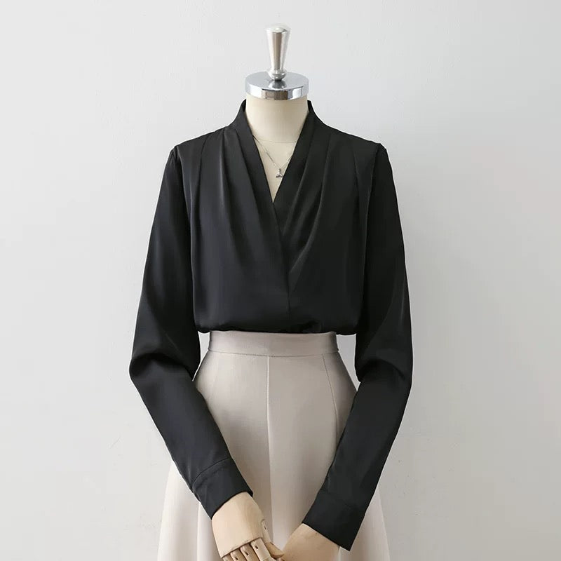 Drape satin apricot high-end shirt women's long sleeve 2025 spring and autumn niche V-neck design sense professional shirt