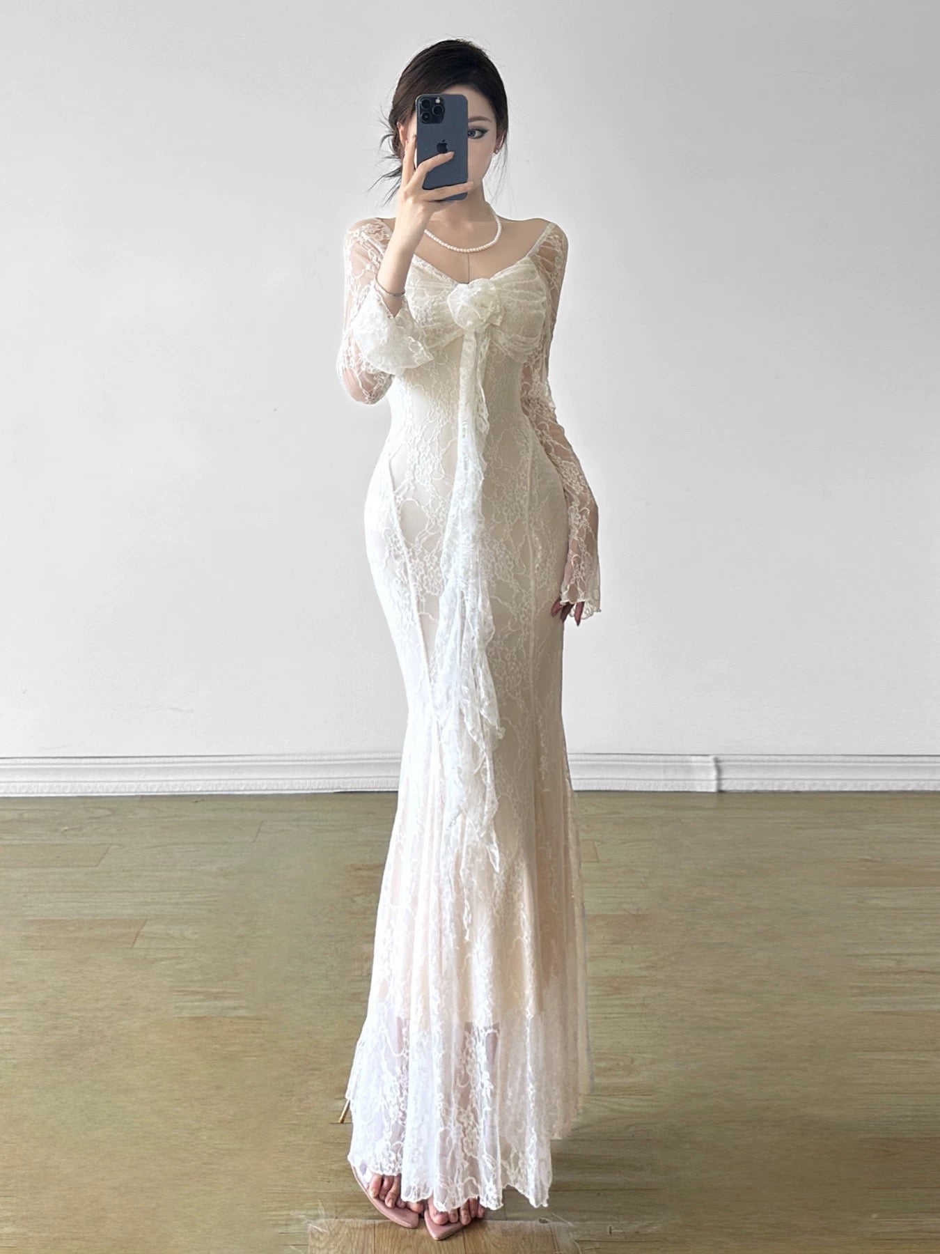 Amyway【Pure Desire Retro】Sexy floral ribbon hook-and-loop lace splicing micro-flared sleeves mesh long skirt
