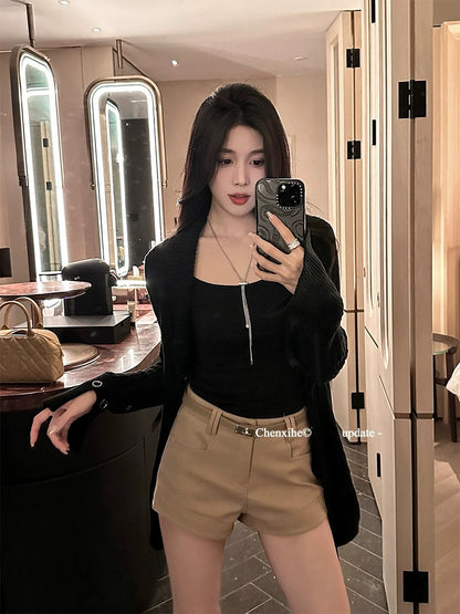 He Chenxi's Old Money Style Versatile Belted Shorts for Women, Summer Hot Girl Style, High-End Slimming Casual Khaki Hot Pants