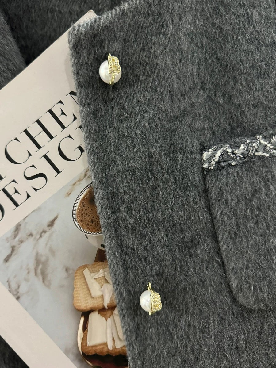 Grey sophisticated wool short coat for women, 2025 new autumn and winter style, mature and elegant double-faced wool coat.