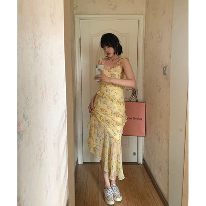 French gentle style V-neck yellow floral suspender skirt for women 2024 summer waist slimming ruffled chiffon tea break skirt