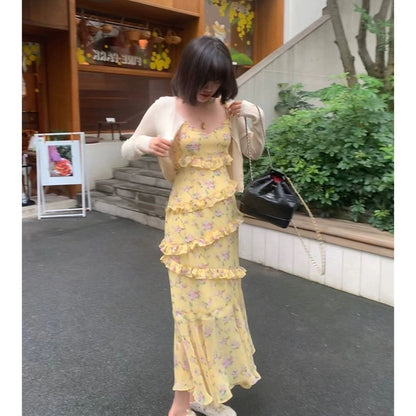 French gentle style V-neck yellow floral suspender skirt for women 2024 summer waist slimming ruffled chiffon tea break skirt