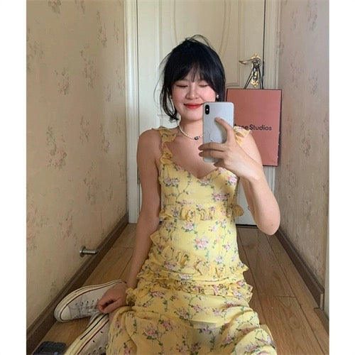 French gentle style V-neck yellow floral suspender skirt for women 2024 summer waist slimming ruffled chiffon tea break skirt