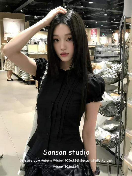 Korean-style women's short-sleeved summer blouse featuring lace trim, puff sleeves, and a waist-cinching, slimming, and elegant design.