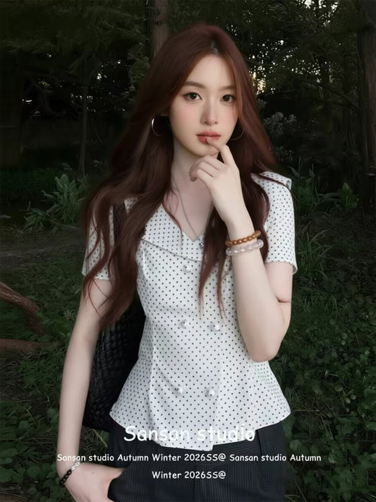 Women's short-sleeve polka-dot shirt with a sailor collar—perfect for early summer. Features a fitted, slimming cut and a Korean-style preppy look.