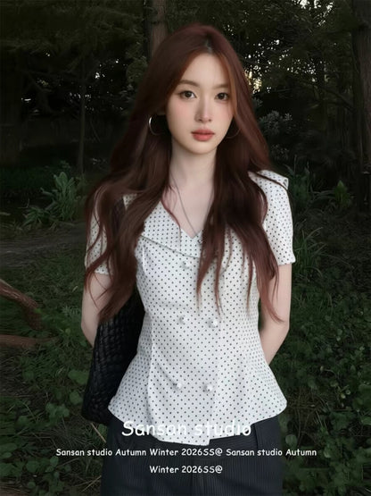 Women's short-sleeve polka-dot shirt with a sailor collar—perfect for early summer. Features a fitted, slimming cut and a Korean-style preppy look.