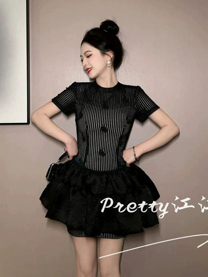 White dress, goddess-like temperament, slimming short skirt, niche light luxury style, waist-cinching short-sleeved A-line skirt, summer.