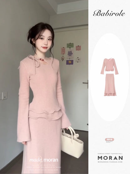 French-style gentle and feminine long-sleeved top and skirt set for autumn and winter, featuring a pink knit sweater.