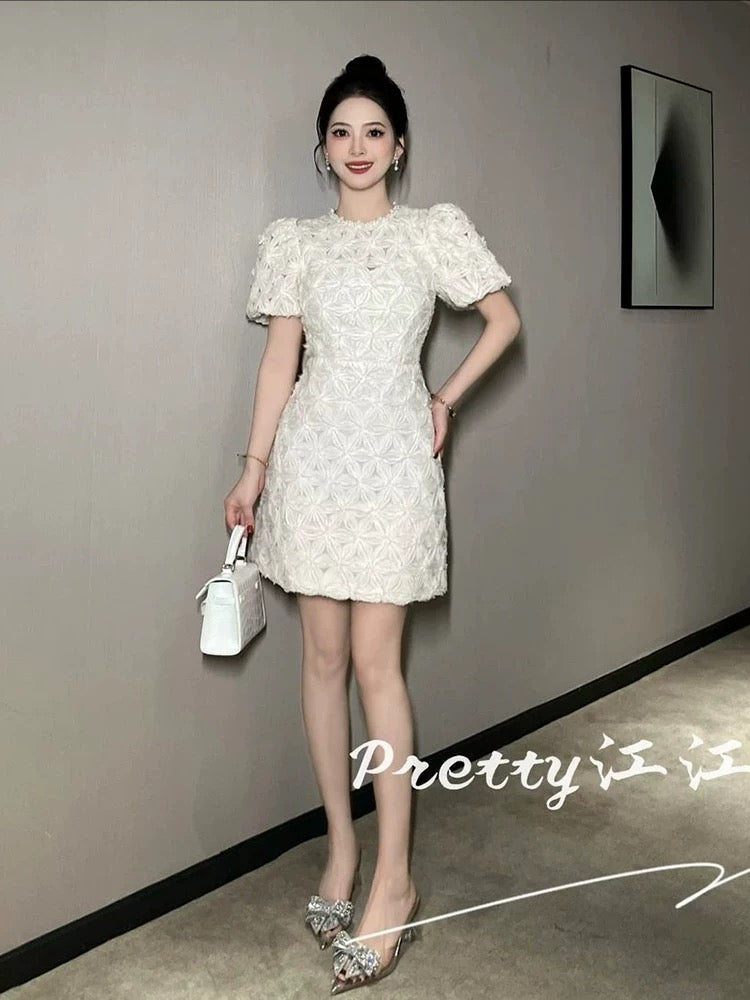 Pure and sexy-style white dress for women, summer heavy-duty design, high-end feel, slimming round neck A-line skirt