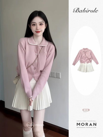 Korean style early autumn outfit: soft pink Peter Pan collar knitted cardigan sweater and pleated skirt two-piece set for women.