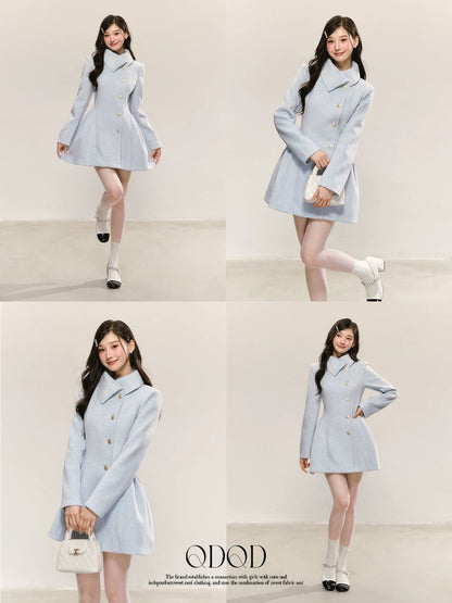 QDQD's elegant blue wool coat is a new autumn style, featuring a pleated, waist-cinching design that flatters the figure.