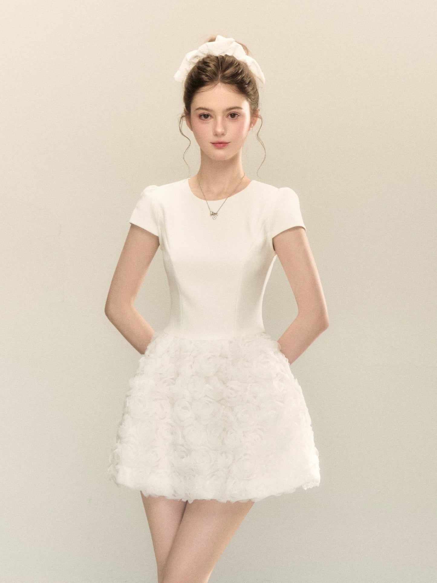 QDQD Elegant White Dress for Summer, Slimming Waist-Defining, Three-Dimensional Floral Design, Heavy-Duty A-Line Skirt