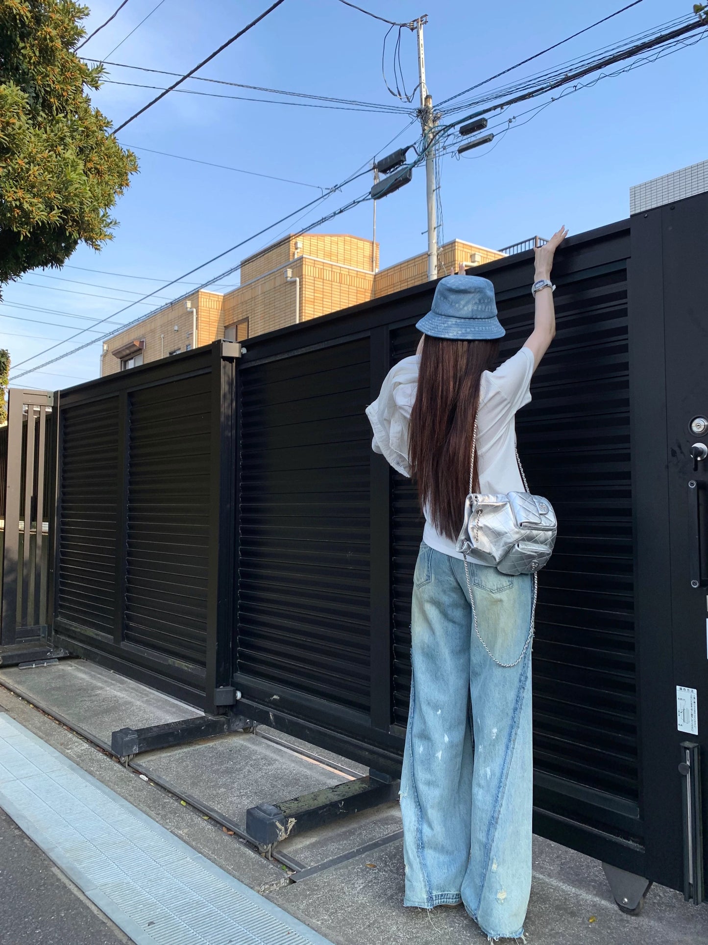 [In stock] CHICYOU "Fashionable Dirty Pants" Blue Ink Splashed Fur Trim Distressed Soft Jeans