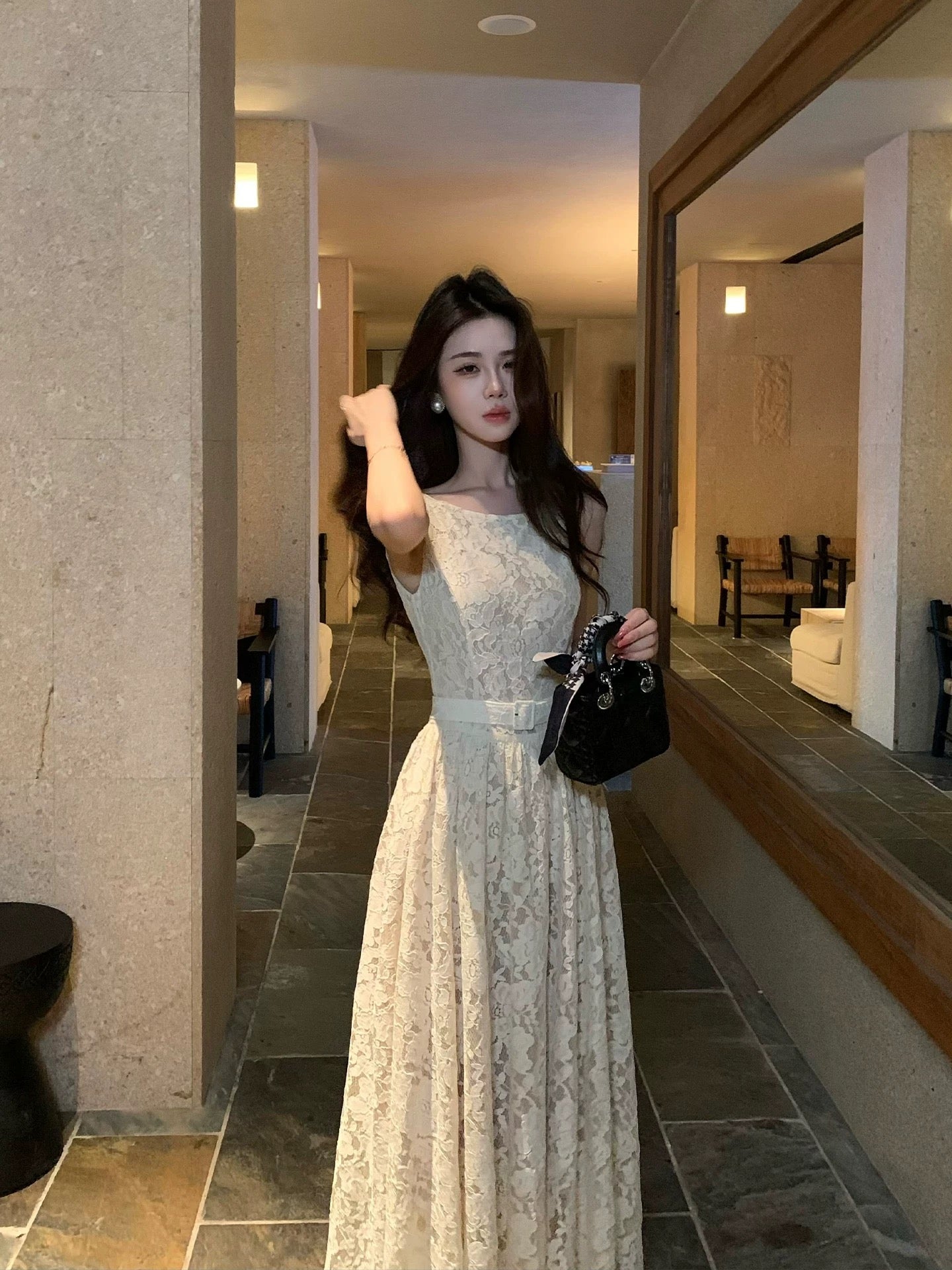 Mu Zi Li's Li - A gentle and elegant style, featuring a sleeveless high-waisted, lace-trimmed, A-line, long summer dress.