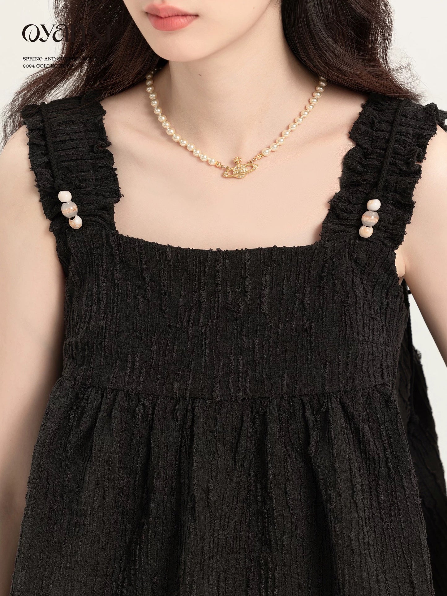 Ouyang Xi's "Sun and Moon Streaming Light" Summer Small Black Camisole Women's Designed Commuting Top Suit