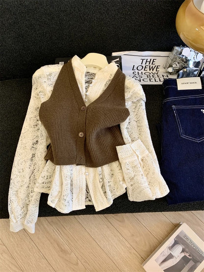 Jade Closet direct store recommendation ~ Medela sweet style knitted vest hollow lace shirt two-piece set